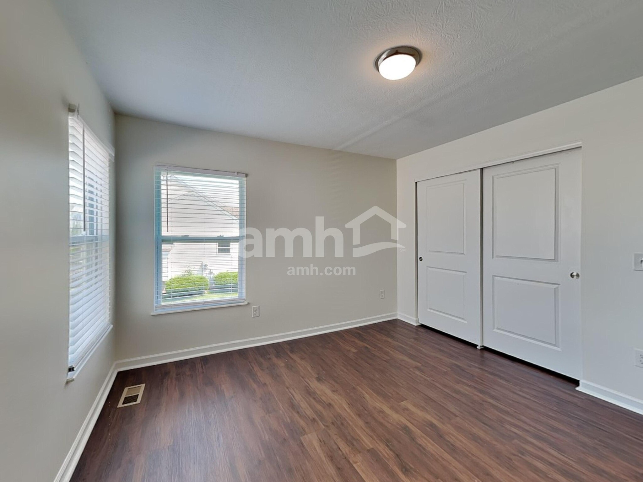 Building Photo - 136 Poe Ave