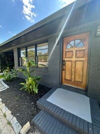 Building Photo - Updated 3 Bedroom House on the Eastside