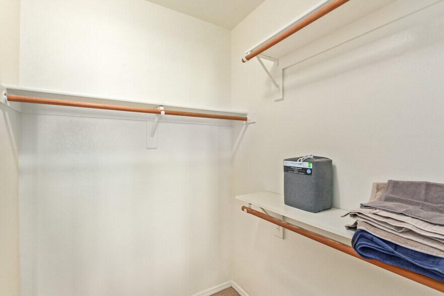 Building Photo - 4925 E Desert Cove Ave