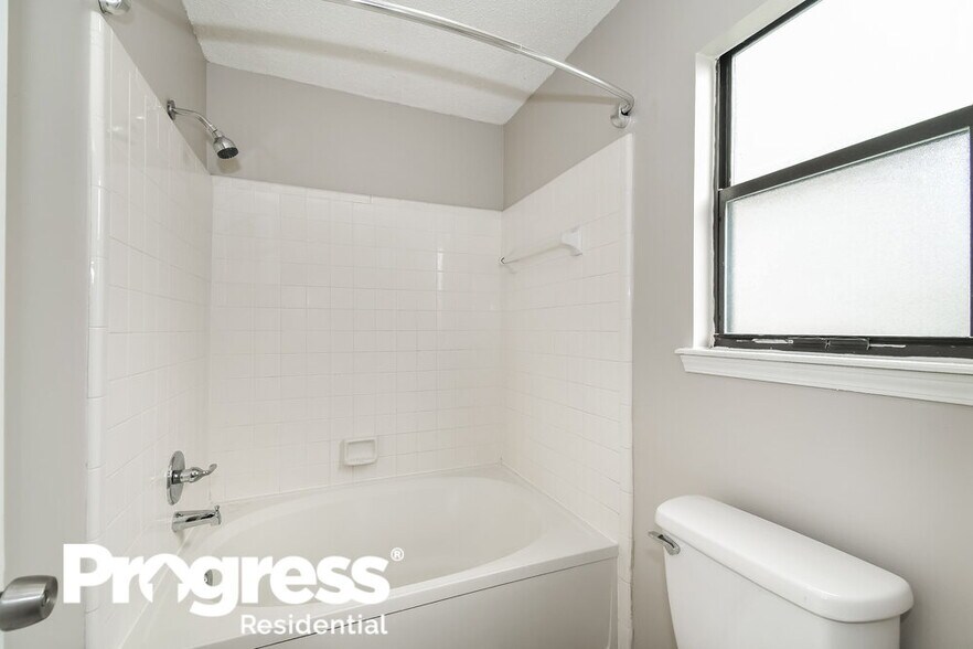 Building Photo - 8026 Fleur De Lis Dr