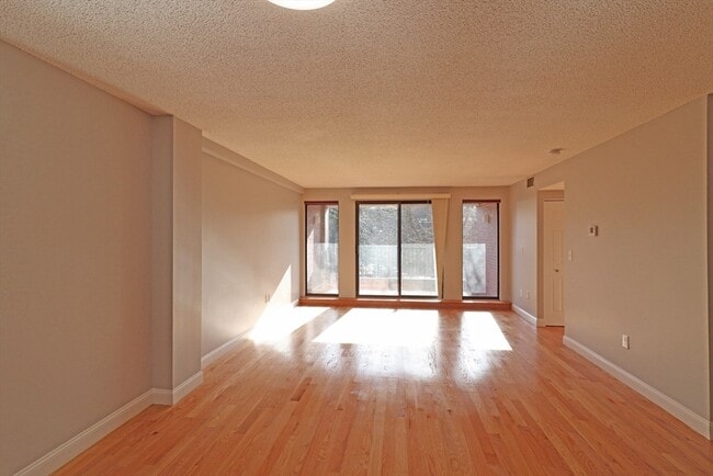 Building Photo - 1850 Beacon St