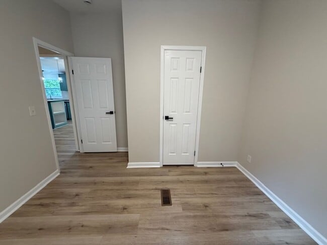 Building Photo - 901 Green Meadow Dr
