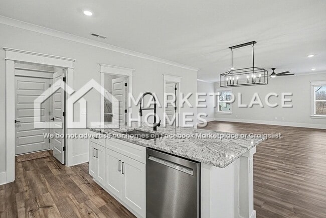 Building Photo - 556 Kingwood Ln