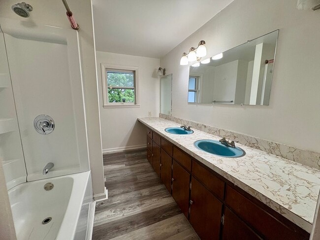 Building Photo - 3 Bedroom 1 Bathroom in Lebanon!