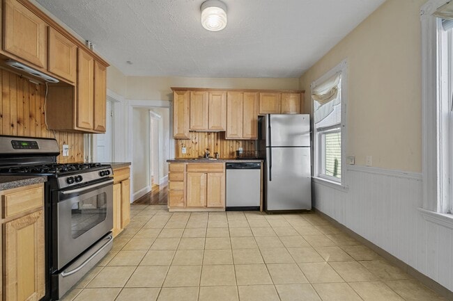 Building Photo - 31 Harold St