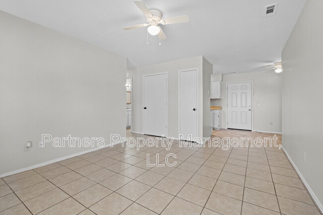 Building Photo - 3520 W Olive St