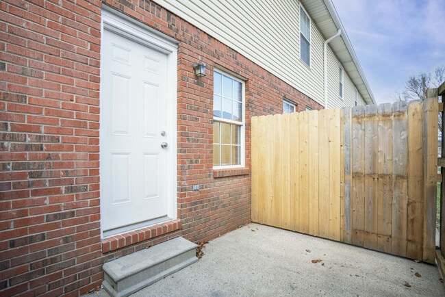 Building Photo - 284 Raleigh Dr