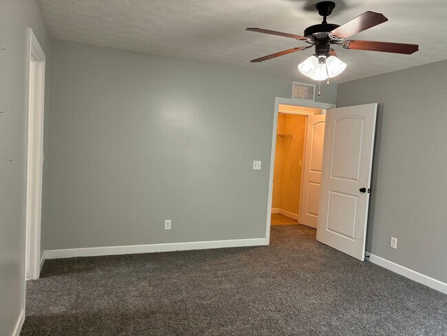 Building Photo - 103 Ashmore Ct