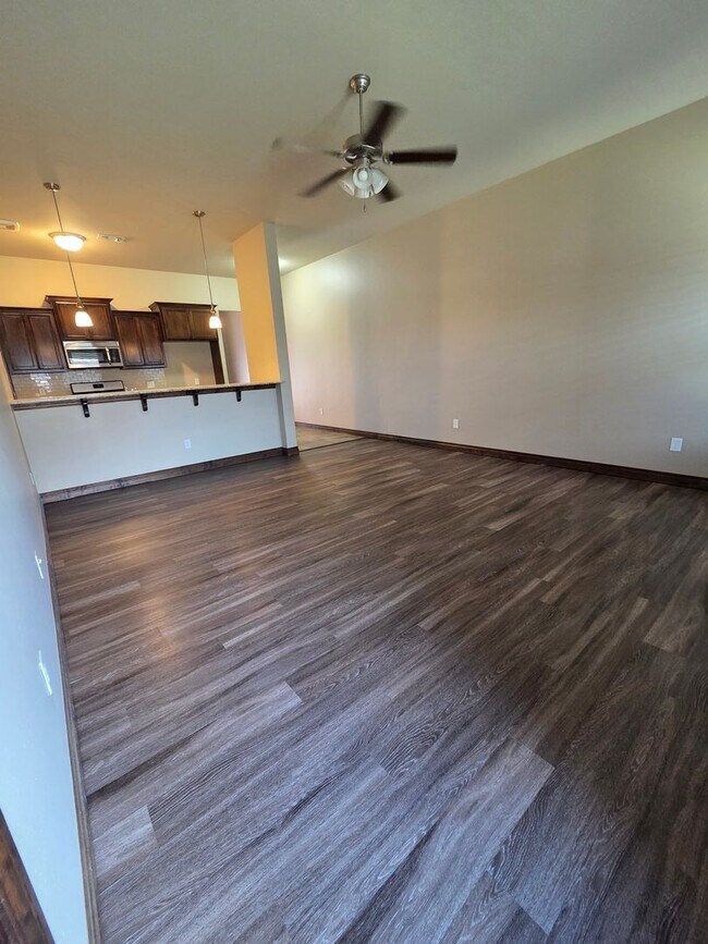 Building Photo - Welcome Home!!