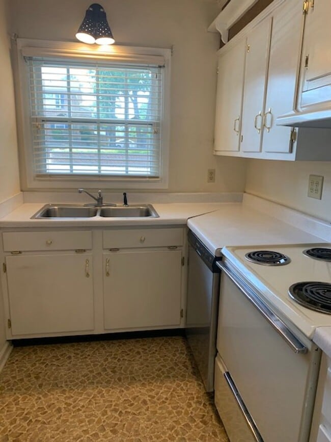 Building Photo - Condo in Roanoke Rapids Located Near Inter...