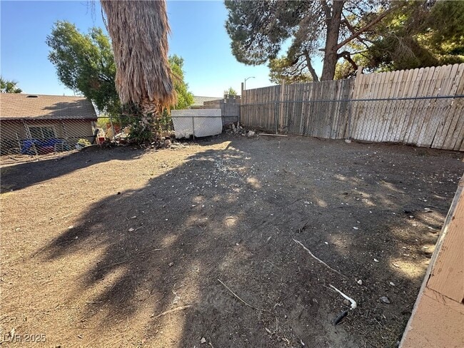 Building Photo - 628 Hidden Valley Dr