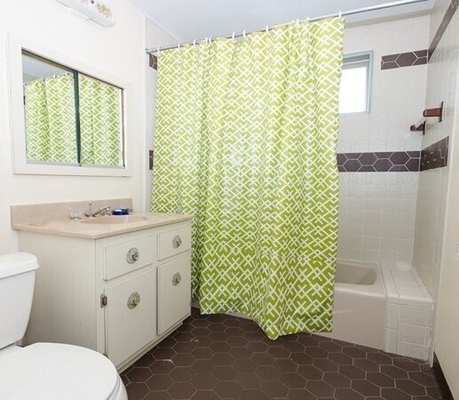 Building Photo - 69 Read St