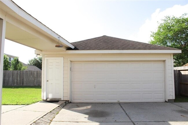 Building Photo - 2310 Da Vinci Dr
