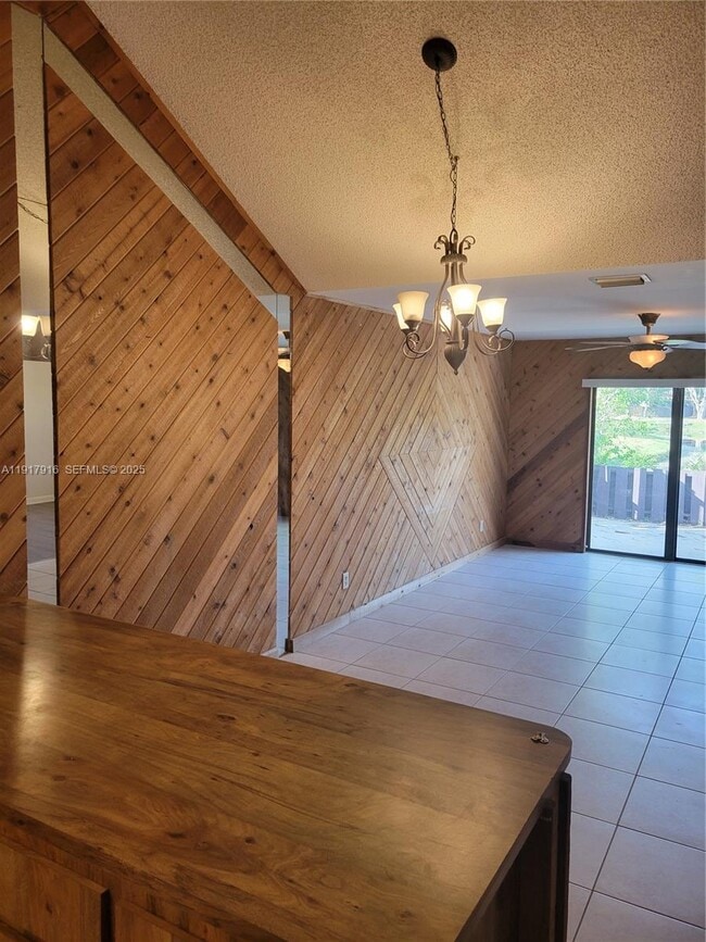 Building Photo - 6963 SW 40th St