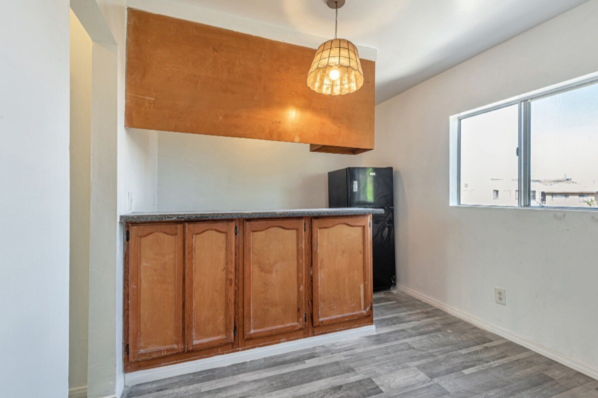Building Photo - 847 W 43rd St