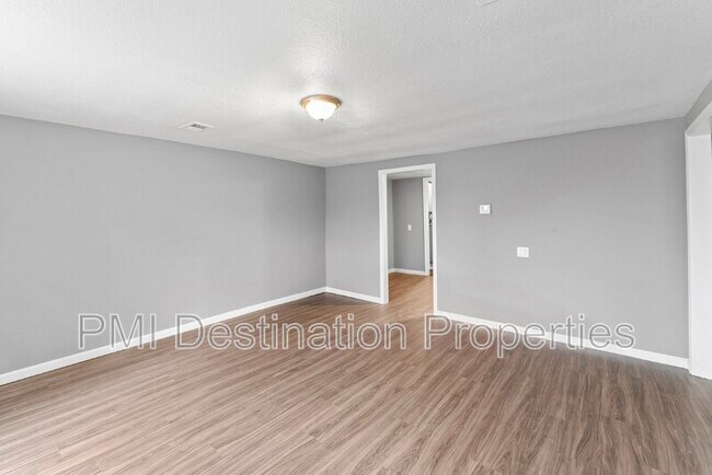 Building Photo - 15508 Loring Rd