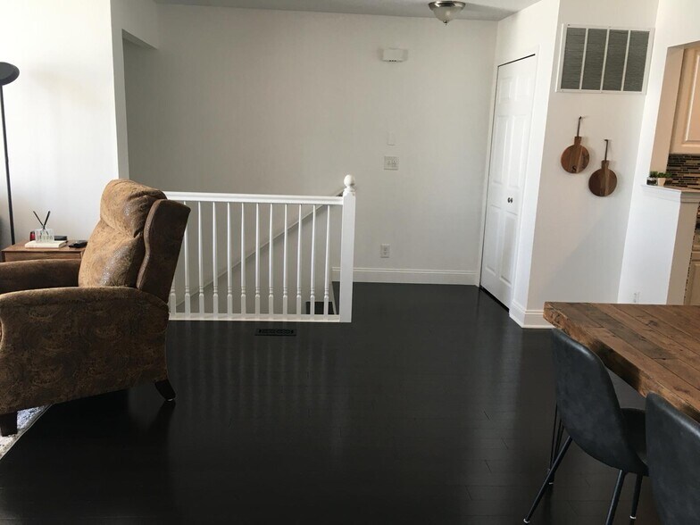 Stairs - 5294 Brookemonte Cir