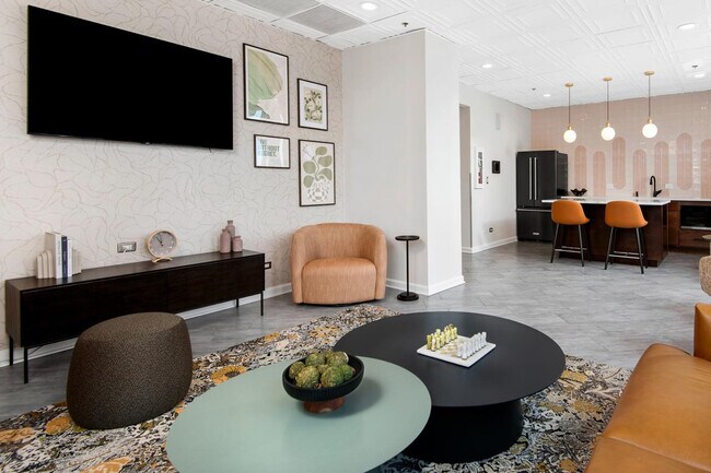 Building Photo - 121 W Chestnut St