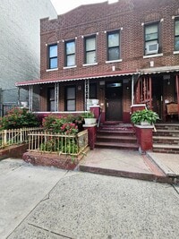 Building Photo - 176 E 93rd St