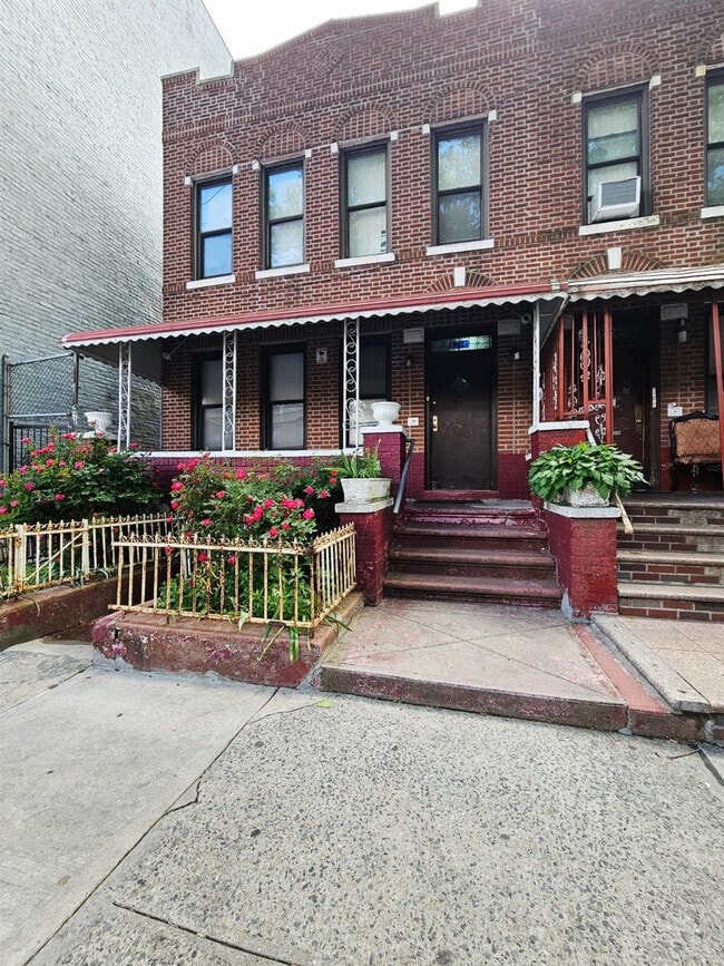 Primary Photo - 176 E 93rd St
