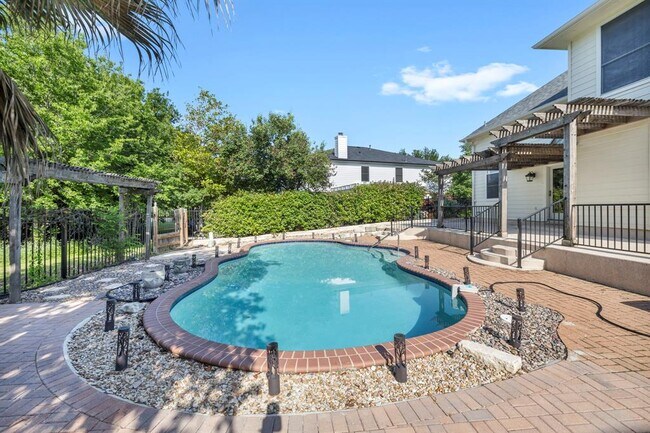 Building Photo - 6806 Thistle Hill Way