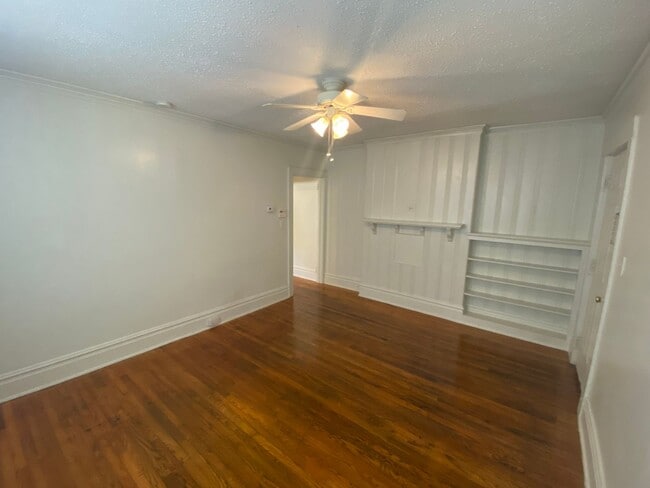 Building Photo - Adorable 1 Bedroom Duplex Near Duke - W&D / Fenced Yd