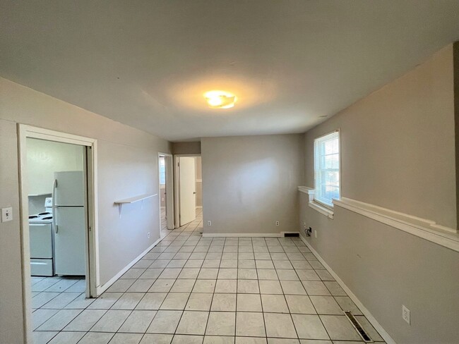 Building Photo - 2 bedroom unit across street from KSU Camp...