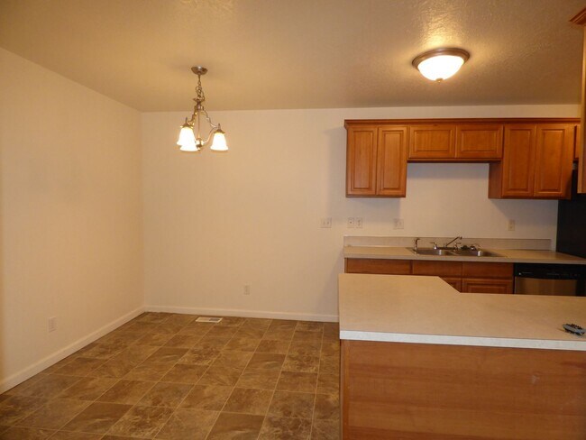 Building Photo - 3536-3538 Fisher Ct NE Salem, OR 97305