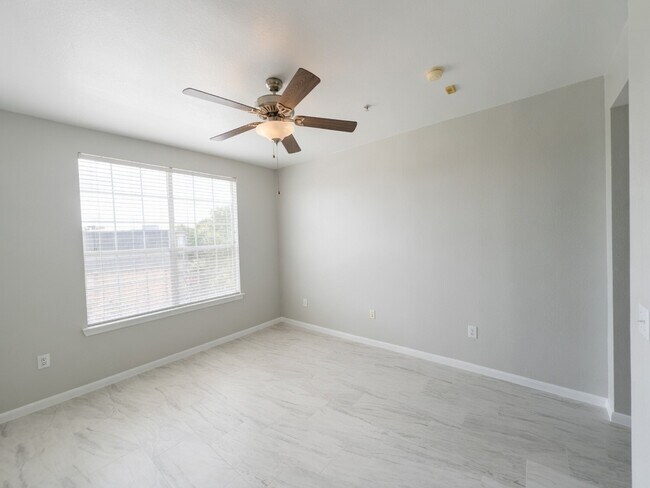 Building Photo - 7575 Kirby Dr