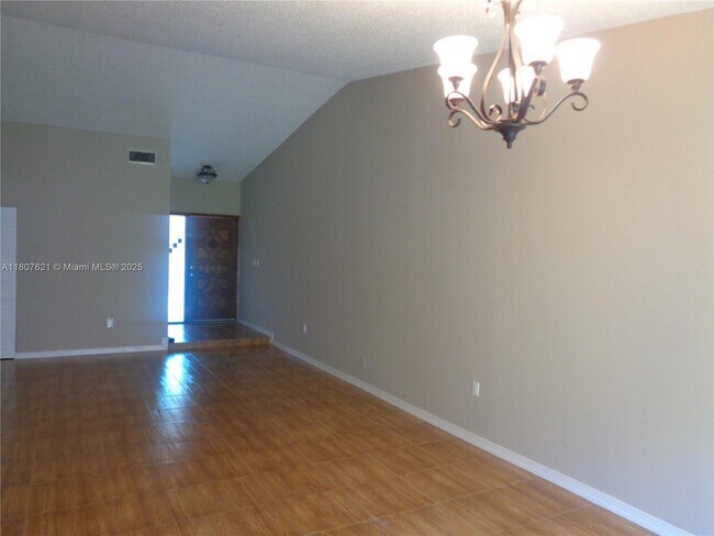 Building Photo - 811 SW 12th Pl