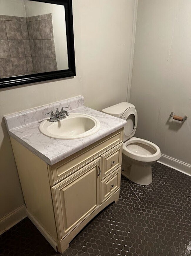 Building Photo - Dartmouth Duplex