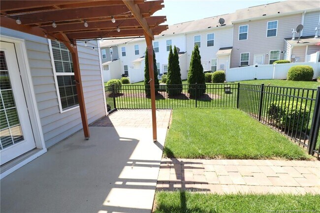 Building Photo - 408 Starkey St