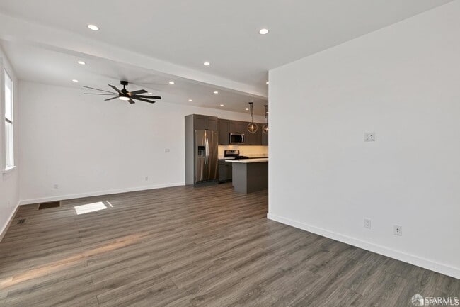 Building Photo - 68 Cayuga Ave