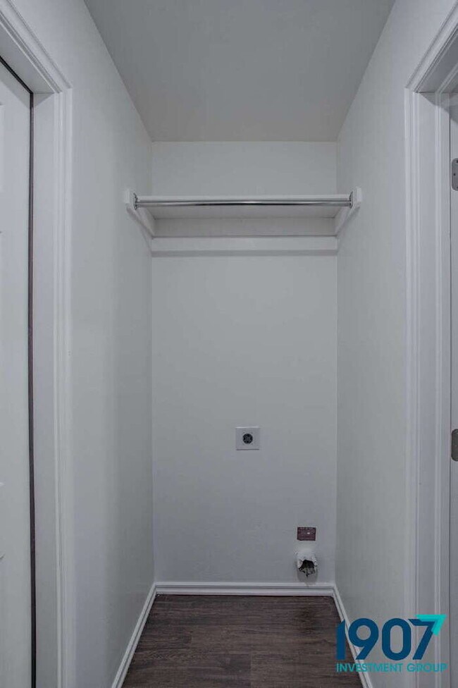 Building Photo - Contemporary 3-Bedroom Home in Yukon – Modern Finishes & Open Layout! - NO PETS - MOVE IN NOW, PA...