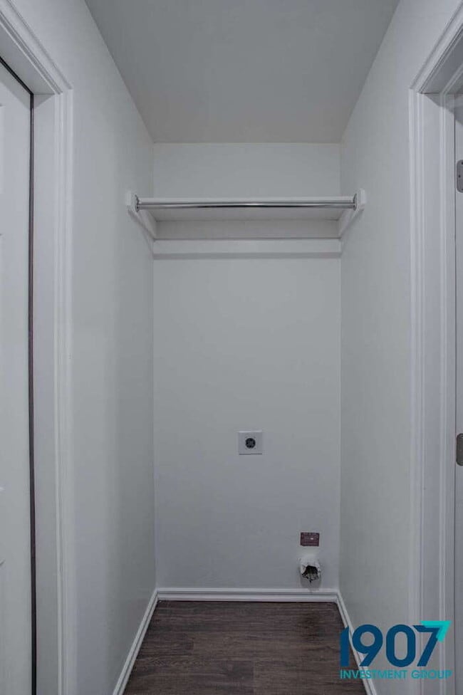 Building Photo - Contemporary 3-Bedroom Home in Yukon – Modern Finishes & Open Layout! - NO PETS