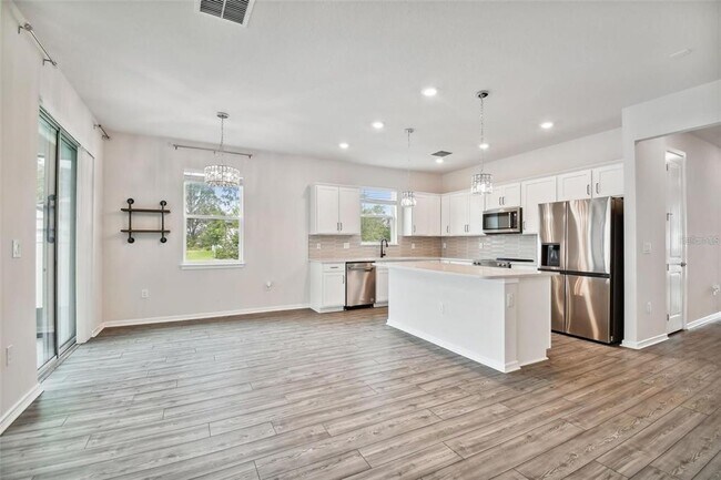 Building Photo - 13144 Peachleaf Ave