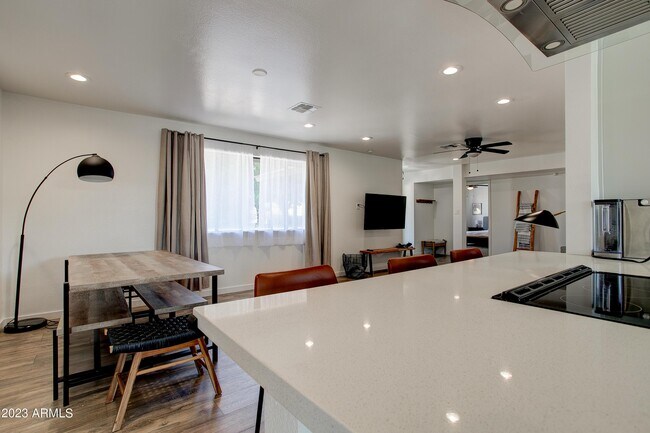 Building Photo - 1201 E Northview Ave