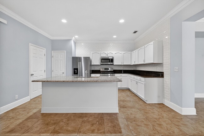 Building Photo - 7865 15th Ln