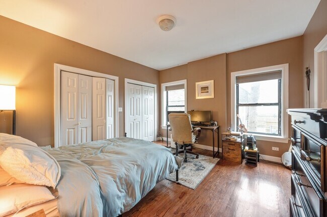 Building Photo - 1104 E 46th St