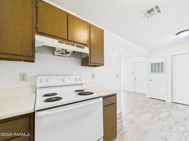 Building Photo - 208 Vieux Orleans Cir