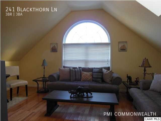 Building Photo - 241 Blackthorn Ln