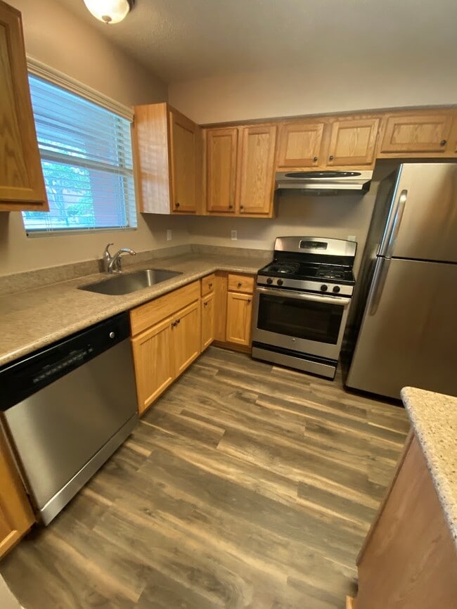 Building Photo - 672 Carrier Dr