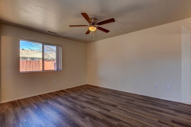 Building Photo - 6220 N Buckboard Dr