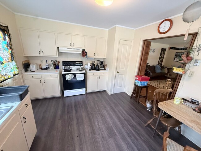 Building Photo - Riverdale Duplex Available July 2026