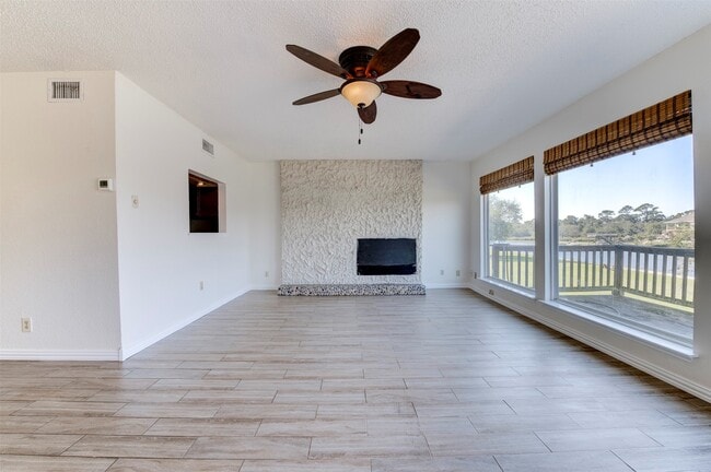 Building Photo - 2137 Casa Rio Cir