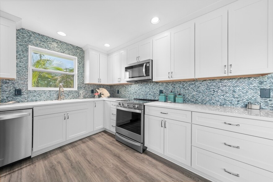 Building Photo - 6093 Henderson Rd