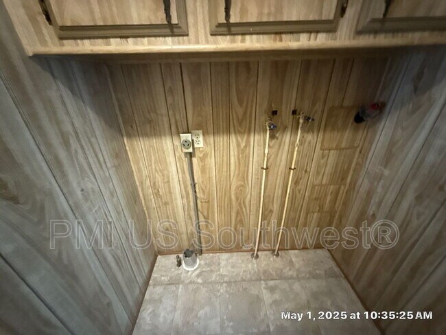 Building Photo - 818 Church St