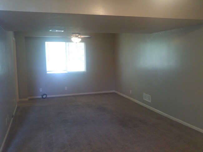 Primary Photo - Large 5 bedroom raised ranch