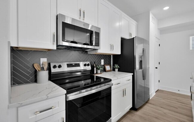 Building Photo - 8021 Cora St