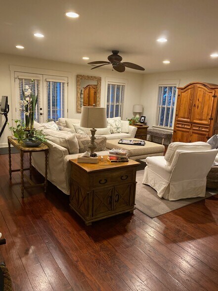 GREAT RM - 107 W Owens St